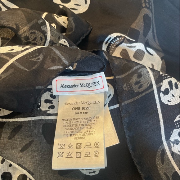 Alexander McQueen skull scarf - Picture 2 of 3